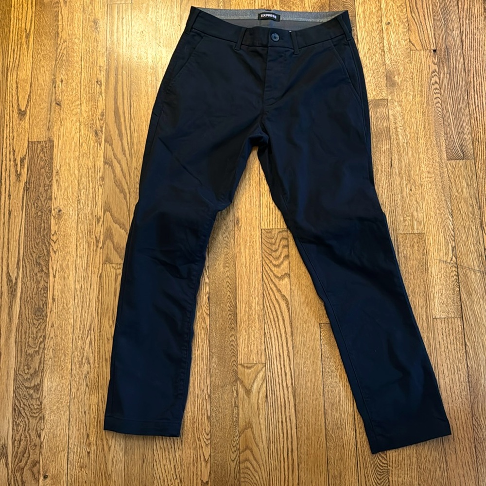 Men’s EXPRESS black flat front pants in size Slim 28x30.